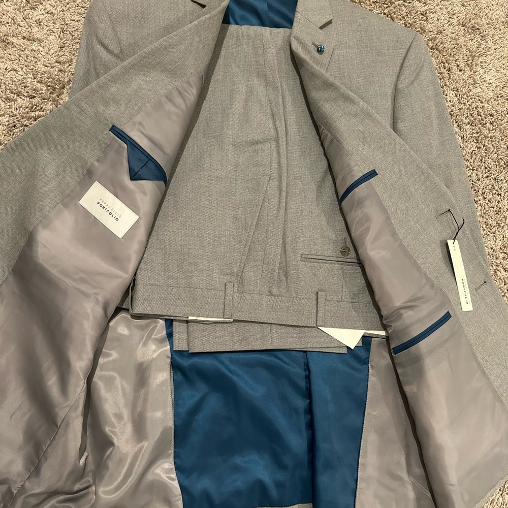 Men's Gray suit. Perry Ellis Portfolio Grey Suit. Brand New!! With tags!! - Picture 5 of 7